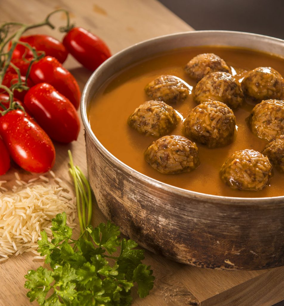 Meatballs with basmati and tomato sauce